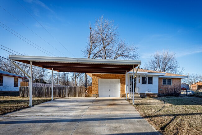 Building Photo - 802 NW 34th St