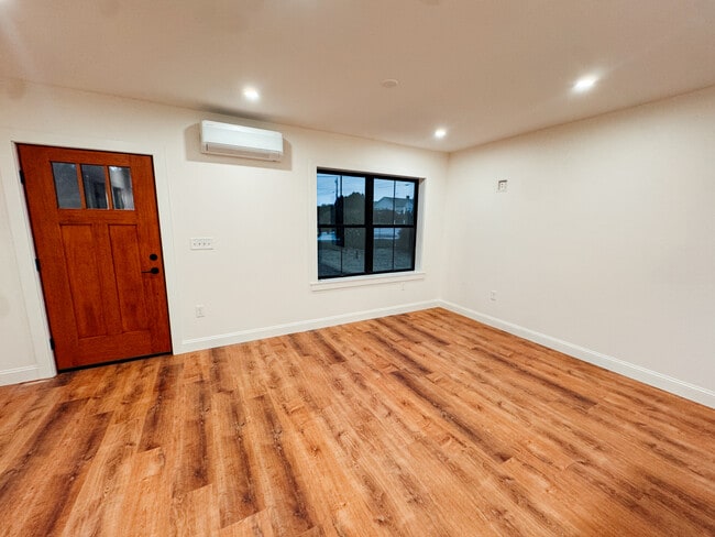 Building Photo - 99 King Rd