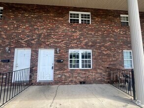 Building Photo - 133 Walker St