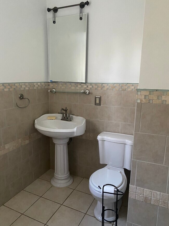 Baño - 658 Jefferson St