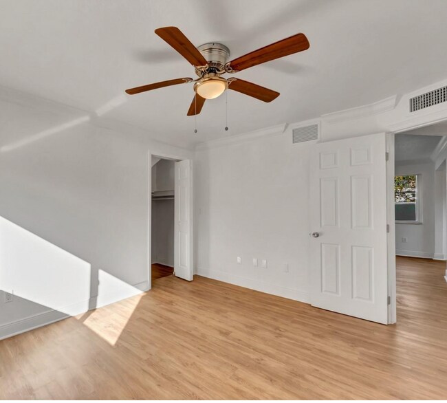 Building Photo - 220 NW 7th Ave