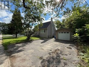 Building Photo - 68 Meadowlands Dr W