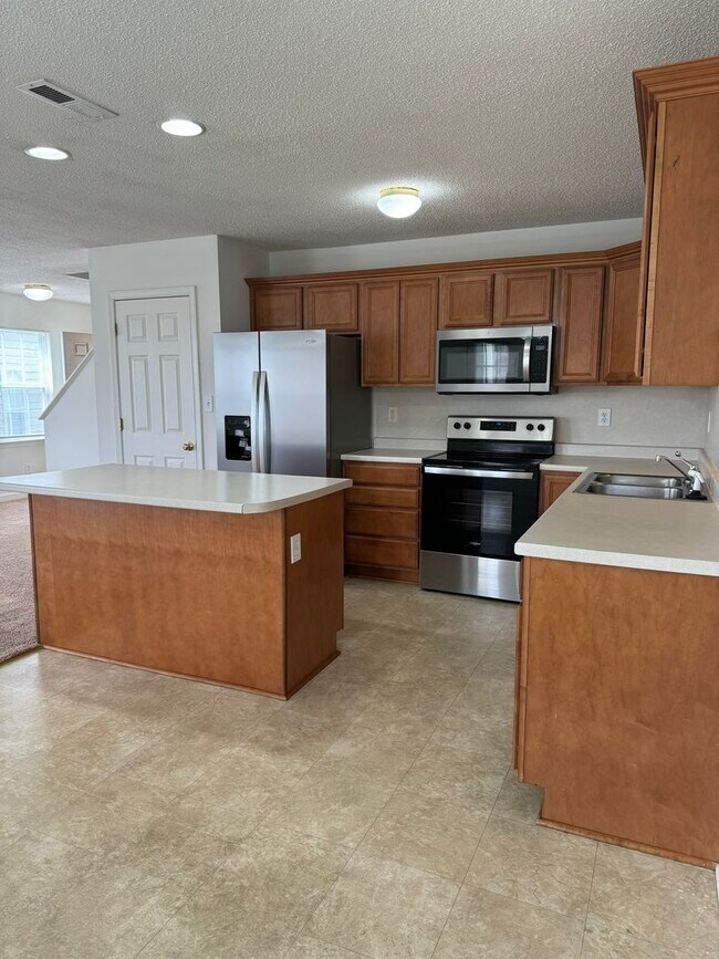 Building Photo - 115 Clusters Cir