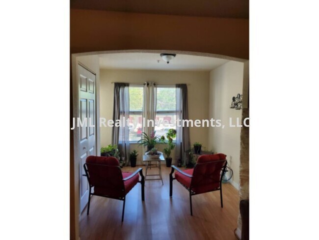 Building Photo - 824 Camargo Way