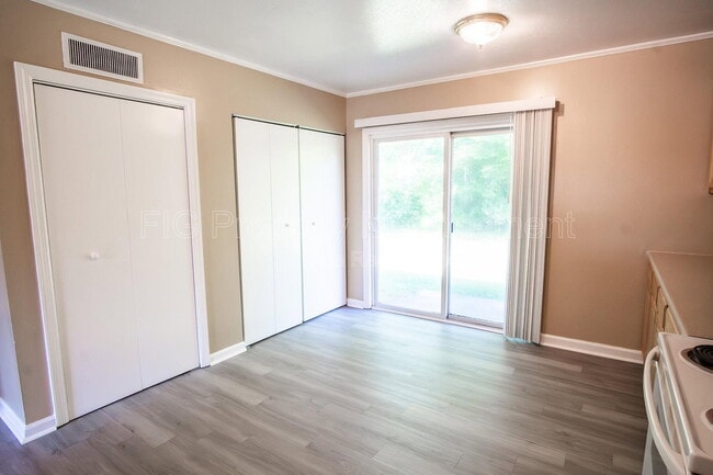 Photo - 113 Louella Dr Apartment