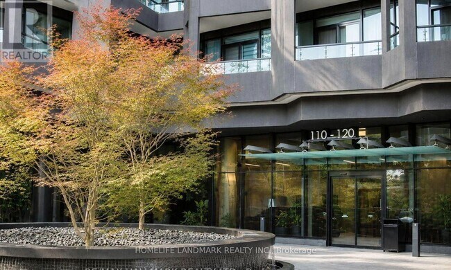 Photo du bâtiment - 110 Broadway Ave