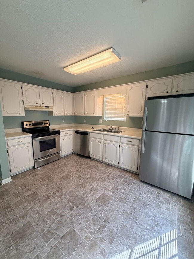 Building Photo - Sproles Ave