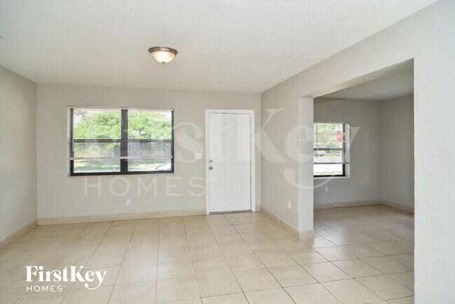Building Photo - 4260 SW 18th St