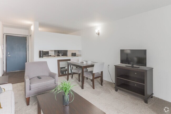1 BR, 1 BA - 811 SF - Green Hill