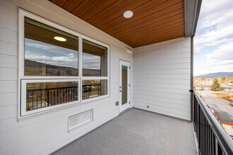 Private Balcony - 500 Asher