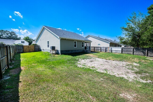 Building Photo - 100 Lakeside Green Dr
