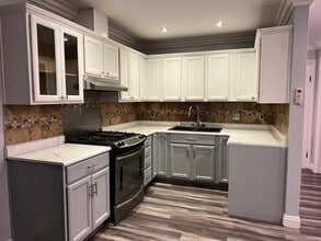 Building Photo - 1041 Paraiso Ave