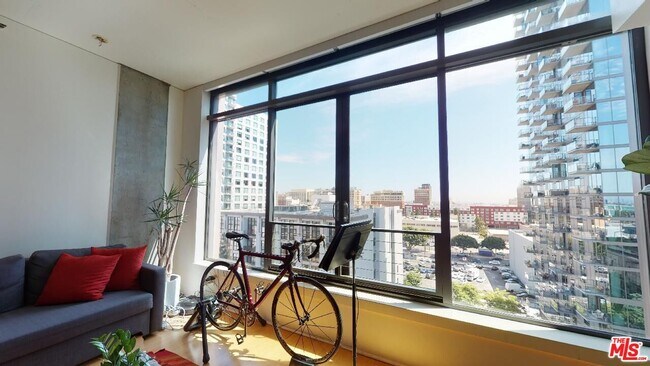 Foto del edificio - 1111 S Grand Ave