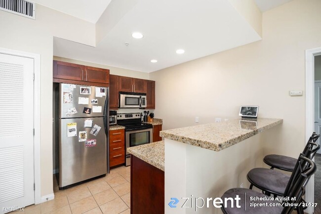 Building Photo - 1 br, 1 bath Condo - 206 Park Boulevard, S...