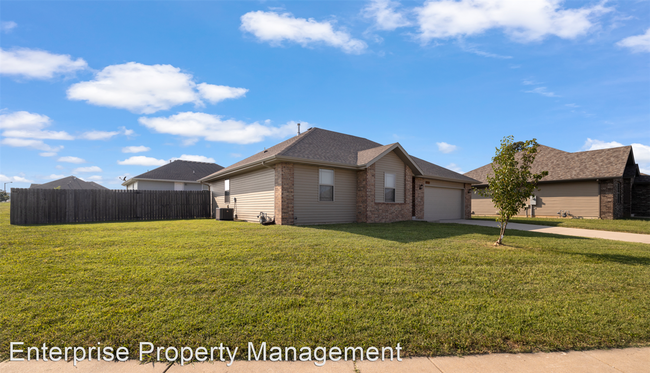 Foto del edificio - 3 br, 2 bath House - 337 W Grace St