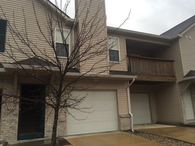 Building Photo - Lovely 2 Bedroom Town home in Pike Township