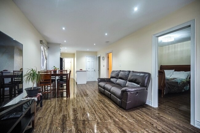 Building Photo - 14 Moray Pl
