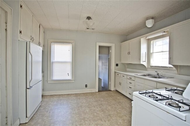 Building Photo - 403 East St