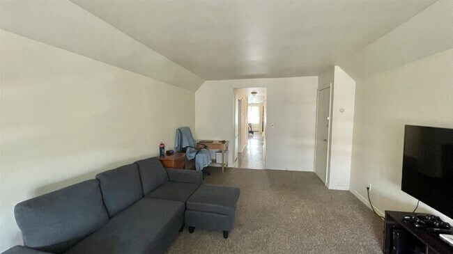 Building Photo - 728 Avenue A