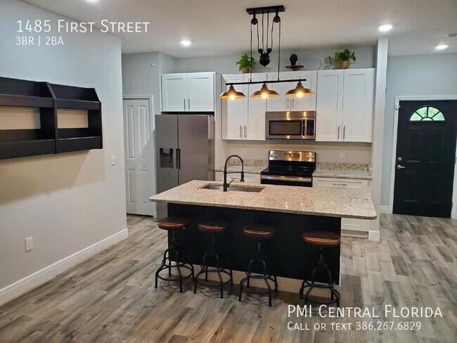 Foto del edificio - Contemporary 3 Bedroom, 2 Bath Orange City...