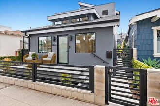 Building Photo - 1306 Cabrillo Ave