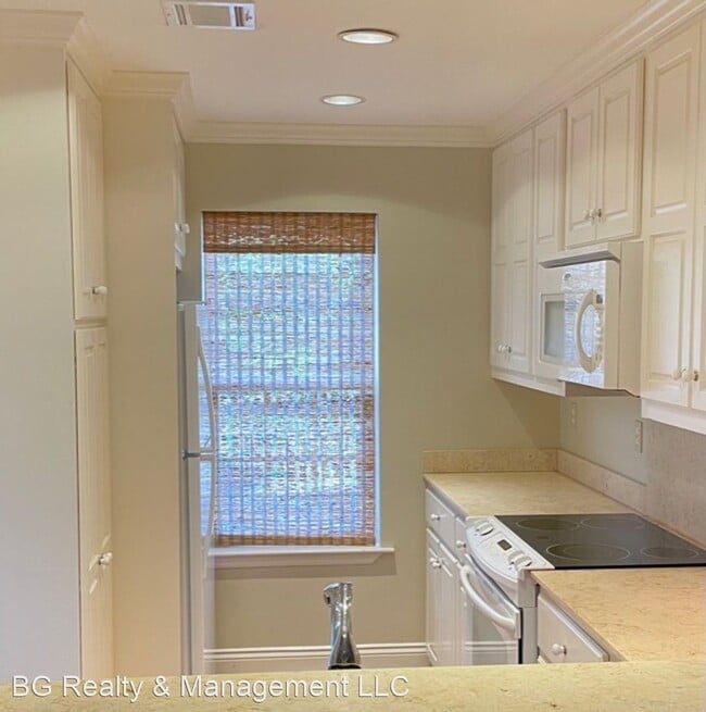 Building Photo - 2 br, 2.5 bath House - 459 Rena Dr