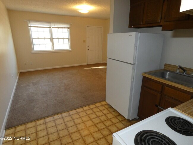 Building Photo - 1621 Halltown Rd