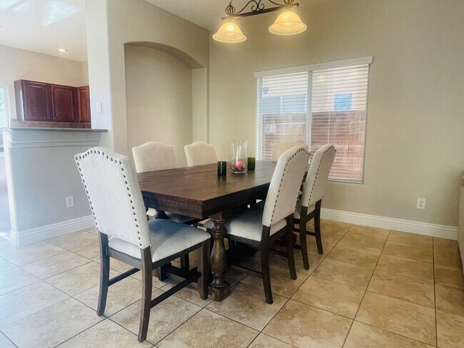 Foto del edificio - Remodeled 3 Bd, 3 Bth, Furnished, Loft & P...