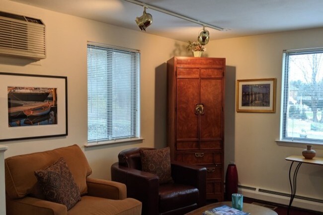 Living rm - 1870 Newfield Ave