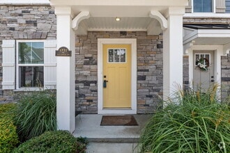 Building Photo - 1732 Defiance Dr