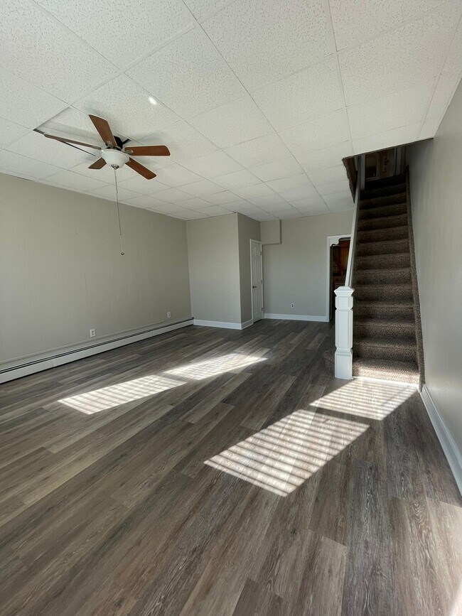 Living room - 2645 E Auburn St