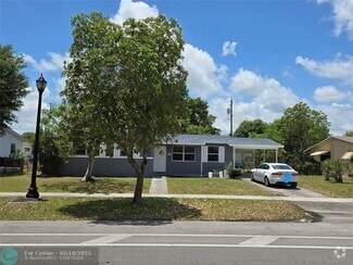 Building Photo - 2221 Sunset Strip