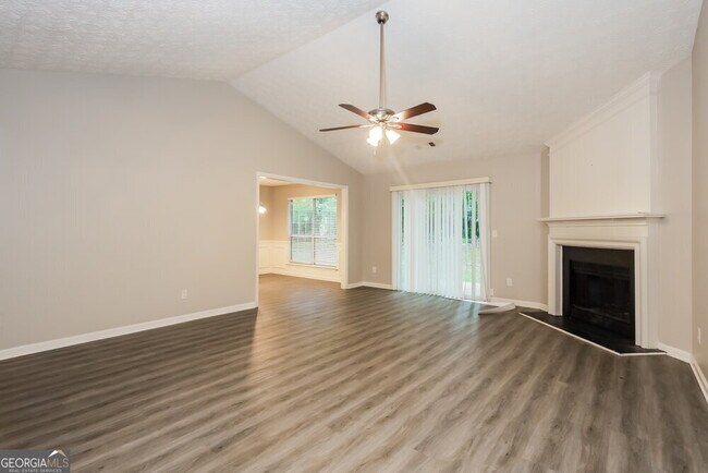Foto del edificio - 8391 Taylor Rd