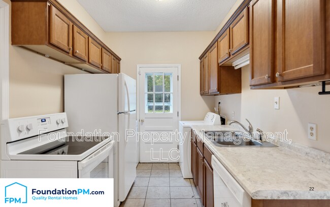 Foto del edificio - 663 Moss Rd