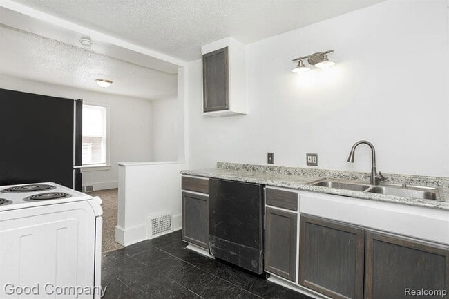 Building Photo - 12123 Santa Rosa Dr