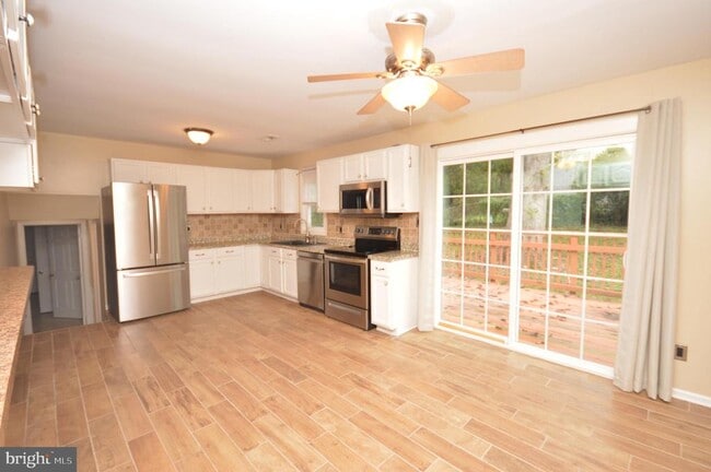 Foto del edificio - 7017 Lombard Ln