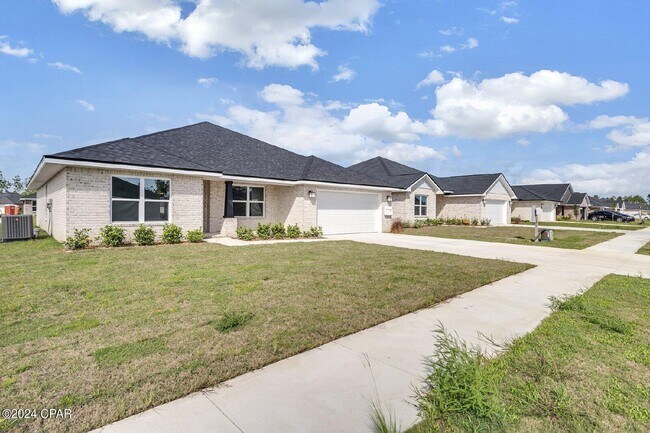 Building Photo - 3840 Redbud Wy