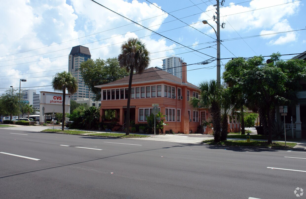 Foto principal - 322 4th St S