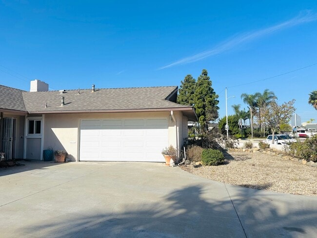 Building Photo - 3BD/2BA Single-Story Home in Huntington Beach