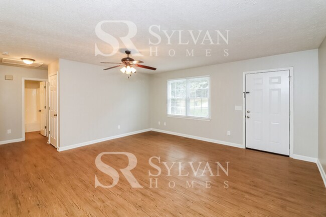 Foto del edificio - This charming 3BR 2BA home is ready to welcome you home