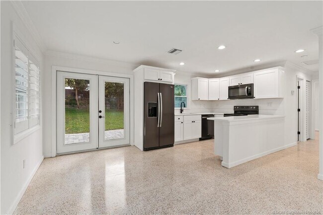 Foto del edificio - 5788 SE Wesley Ave