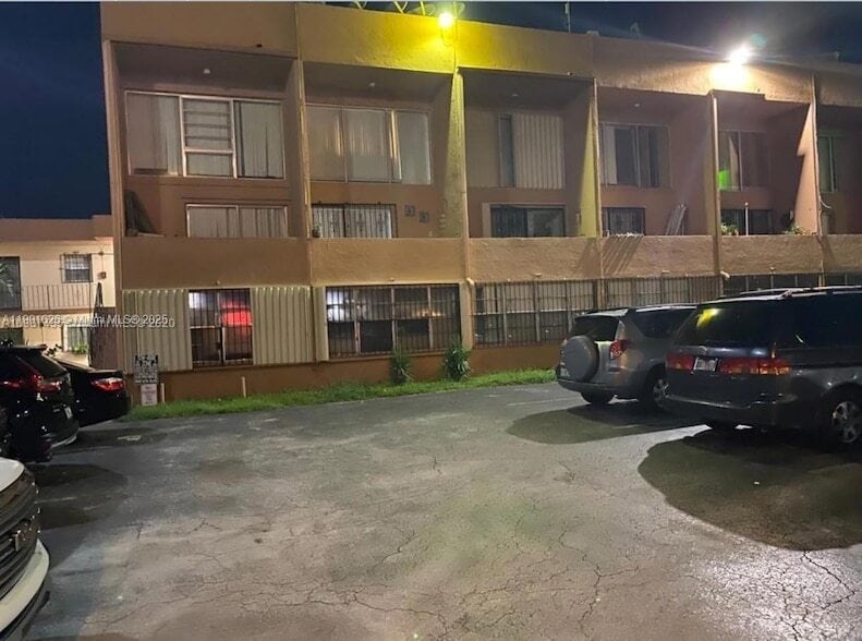 Photo - 1305 W 46th Street Unit 112