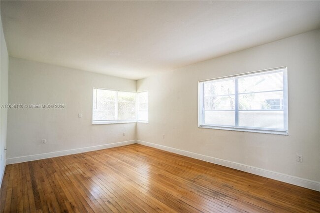 Building Photo - 1007 Bay Dr