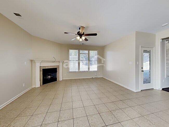 Foto del edificio - 7450 Shadow Run Ln