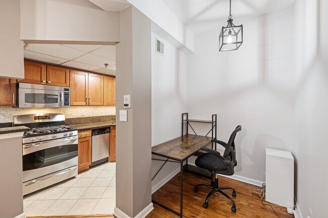 Building Photo - 227 Christopher Columbus Dr