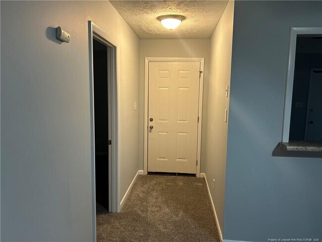 Foto del edificio - 7041 Candlewood Dr