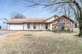 Building Photo - 3902 Clover Hill Dr