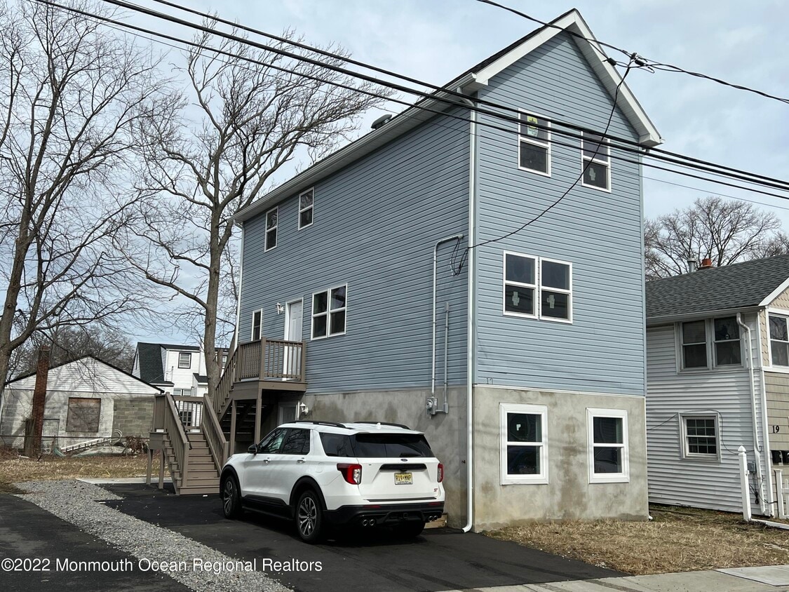 17 Grove Pl, Keansburg, NJ 07734 House for Rent in Keansburg, NJ