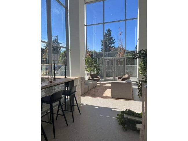 Building Photo - 13573 98a Ave