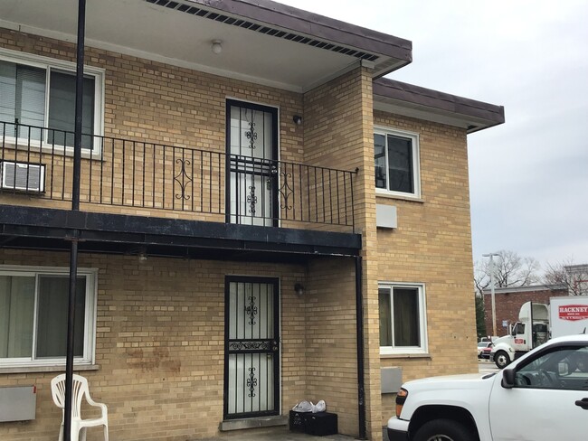 Building Photo - 627 S Blanchard St